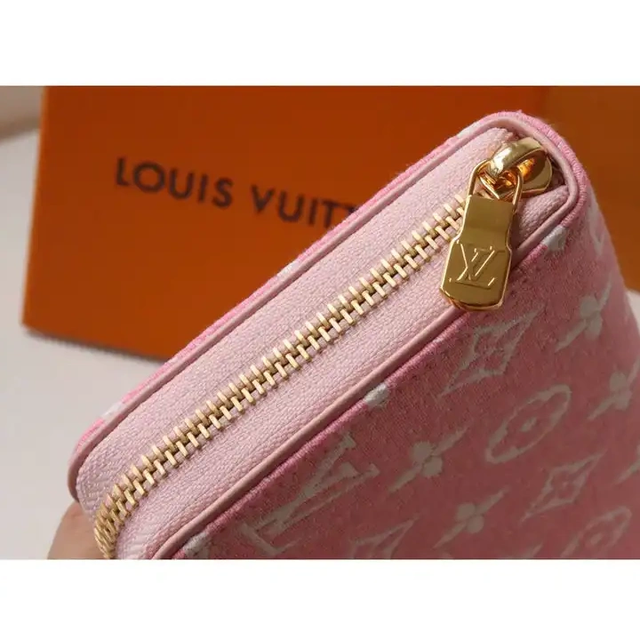 2204DJ0036 Bag LV 0608